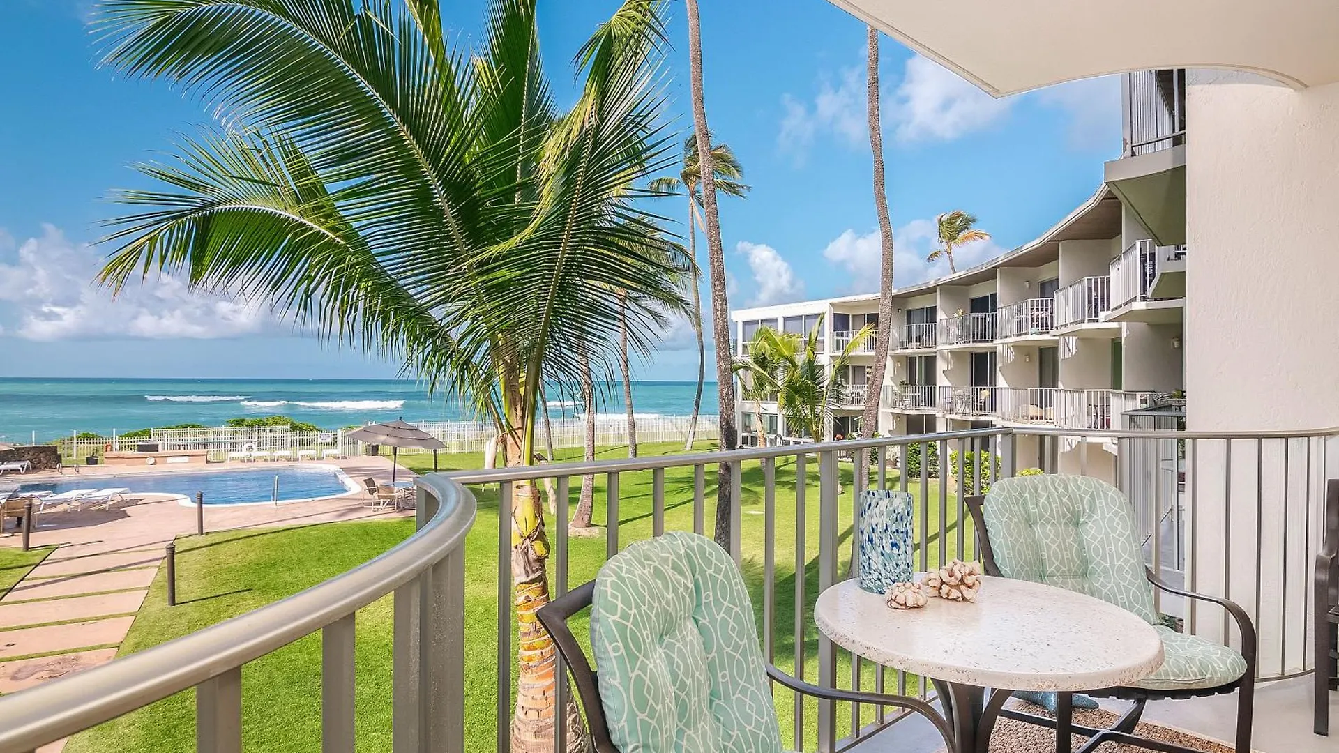 Apartment ***Serendipity On The Moana - Legal & Oceanfront - Great For Work & Play!*** Waianae