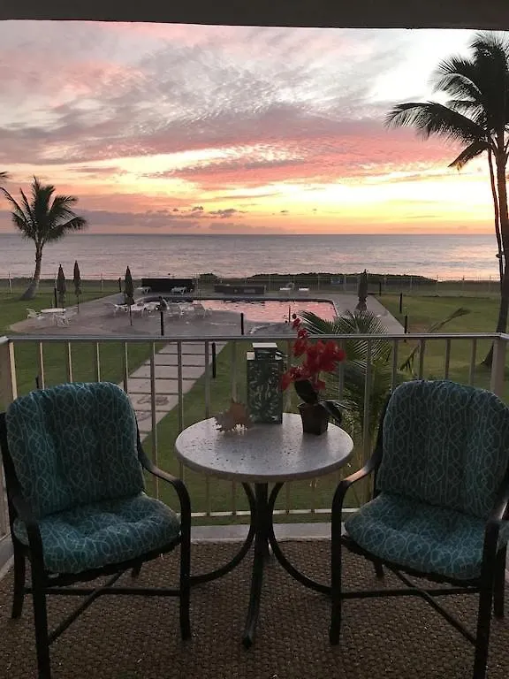 ***Serendipity On The Moana - Legal & Oceanfront - Great For Work & Play!*** Waianae Apartment