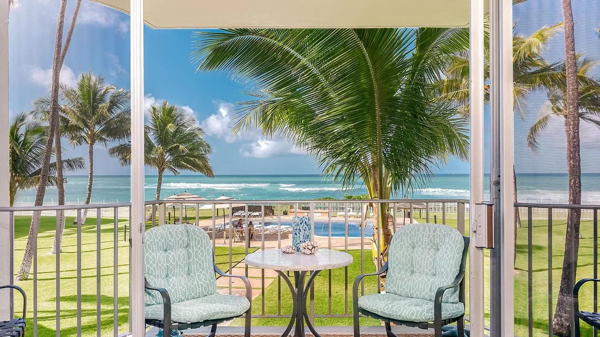 ***Serendipity On The Moana - Legal & Oceanfront - Great For Work & Play!*** Waianae